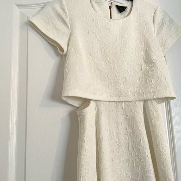 Top shop white dress, small cut outs on each side. - Picture 2 of 2